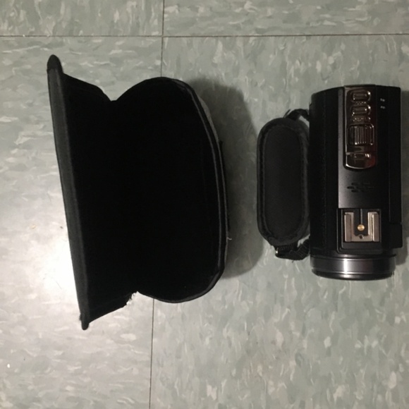 Digital Video Camera - Picture 4 of 8